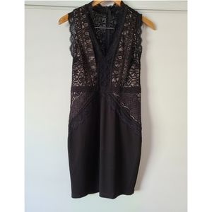 Entry Bodycon Laced V-cut Midi dress